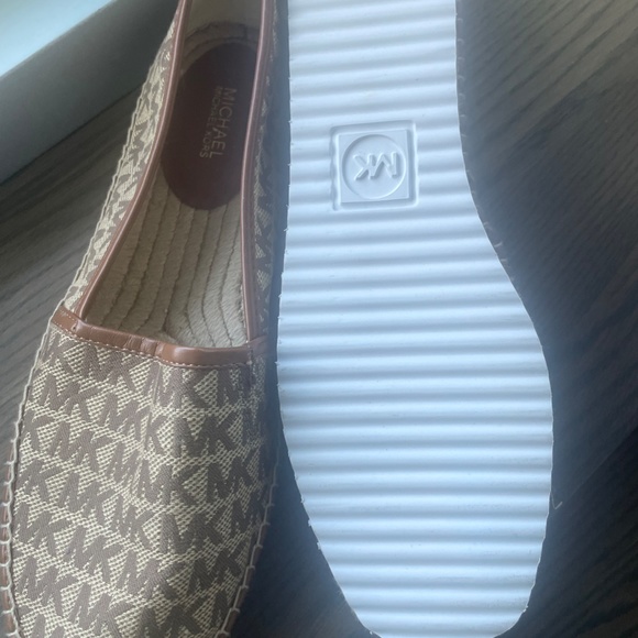 Brand-new Micheal Kors flat/ slip-on Espadrille for women size 9 - Picture 9 of 11